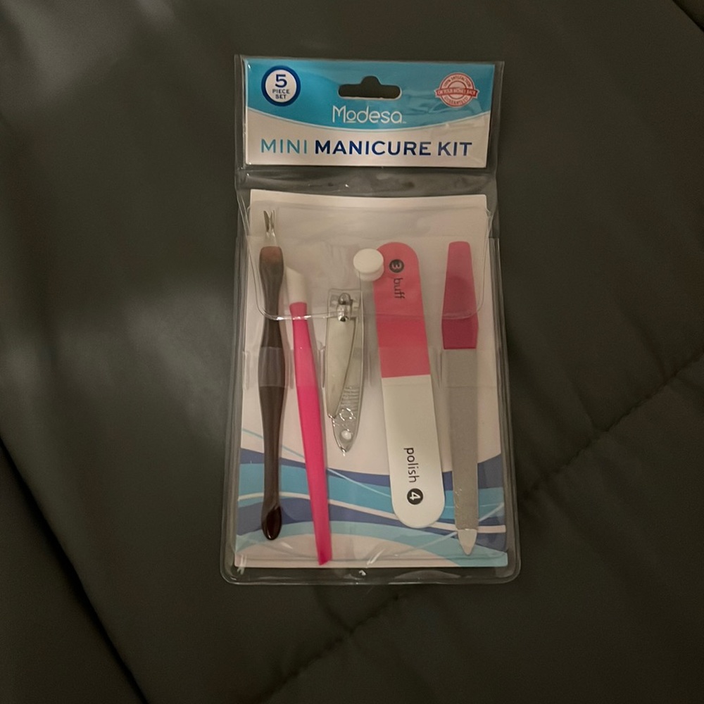 Mini manicure kit